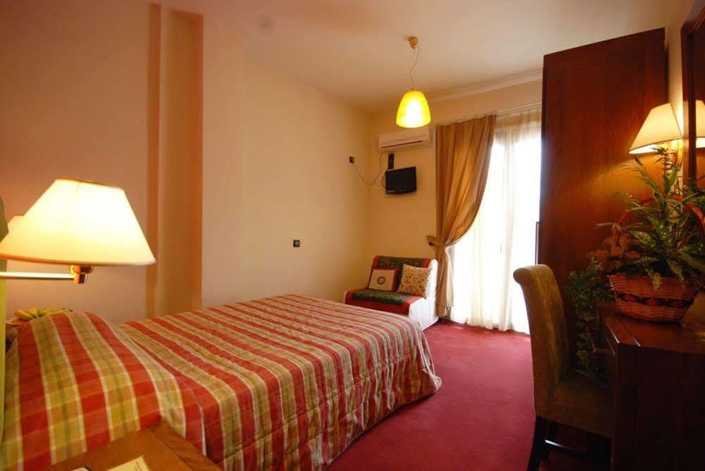 Hotel Elvetia Karpenisi Exterior photo
