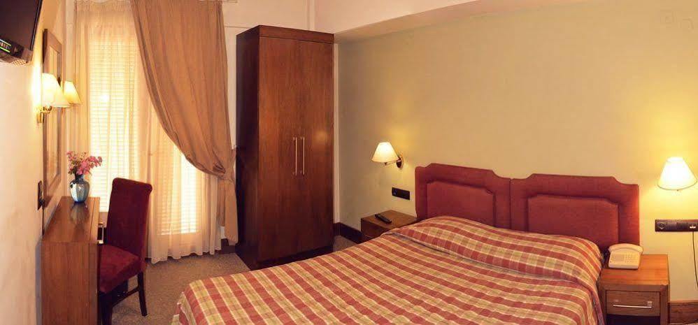 Hotel Elvetia Karpenisi Exterior photo